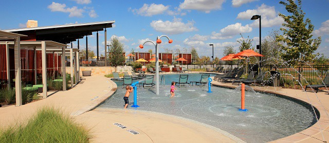 Windsong Ranch splash pad and pool amenities